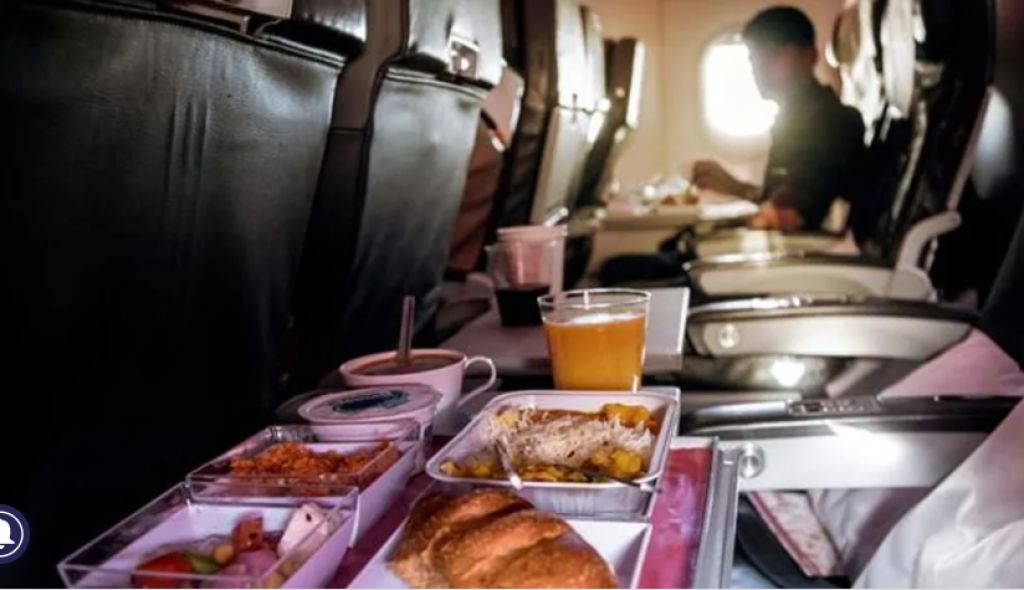 Pakistani Domestic Flights Now Permitted to Provide Passengers with Food, Beverages