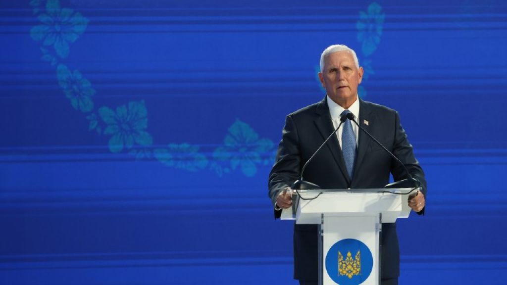 Mike Pence Joins Global Christian Leaders For Prayer In Kyiv, Ukraine's Capital 